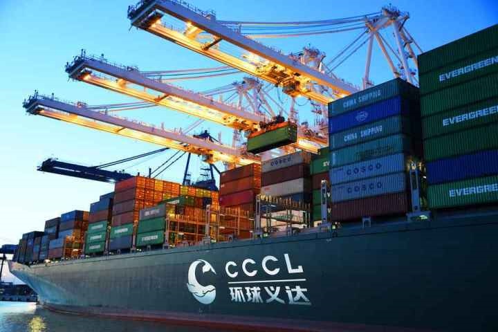 義烏商城集團打造的國際物流平臺“環(huán)球義達”，為外貿企業(yè)提供各類物流資源信息。義烏市委宣傳部供圖