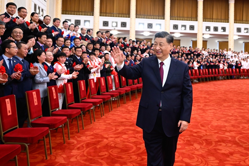 2022年4月8日，北京冬奧會(huì)、冬殘奧會(huì)總結(jié)表彰大會(huì)前，習(xí)近平總書記會(huì)見北京冬奧會(huì)、冬殘奧會(huì)突出貢獻(xiàn)集體代表、突出貢獻(xiàn)個(gè)人和中國體育代表團(tuán)成員。