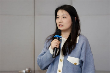 人民在線產(chǎn)品研發(fā)部主任、人民版權(quán)負(fù)責(zé)人劉曉曈發(fā)言