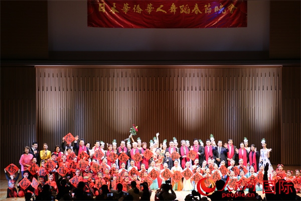 演職人員與嘉賓合影。人民網 許可攝
