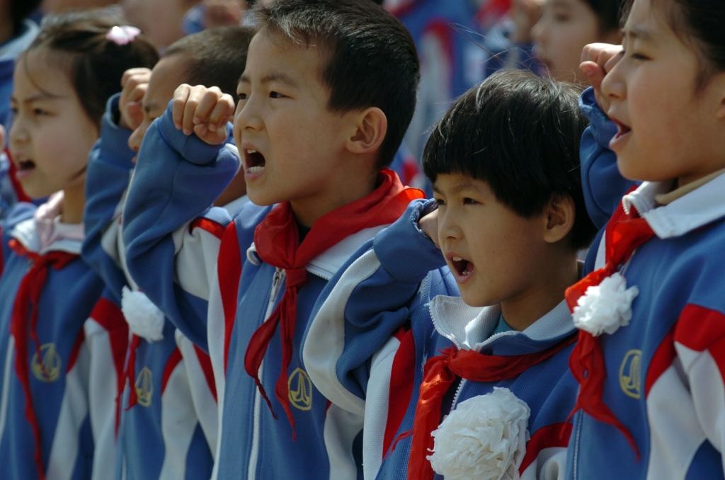 2006年4月5日，天津緣誠小學的同學們來到平津戰(zhàn)役紀念館祭奠英烈，表達對革命先烈的緬懷之情。
