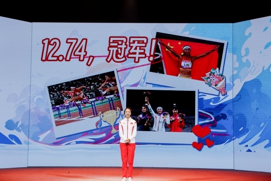 “何以中國·向海泉州”網(wǎng)絡(luò)主題活動現(xiàn)場，林雨薇講述奪冠經(jīng)歷。泉州廣播電視臺供圖