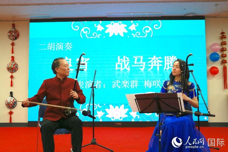 二胡合奏。人民網(wǎng) 許可攝