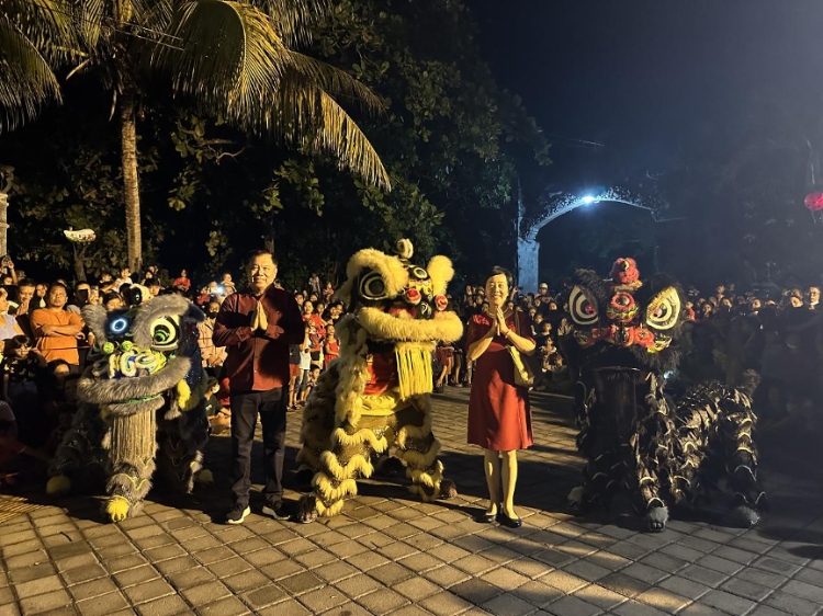 舞獅表演。巴陵康孔子學(xué)院供圖
