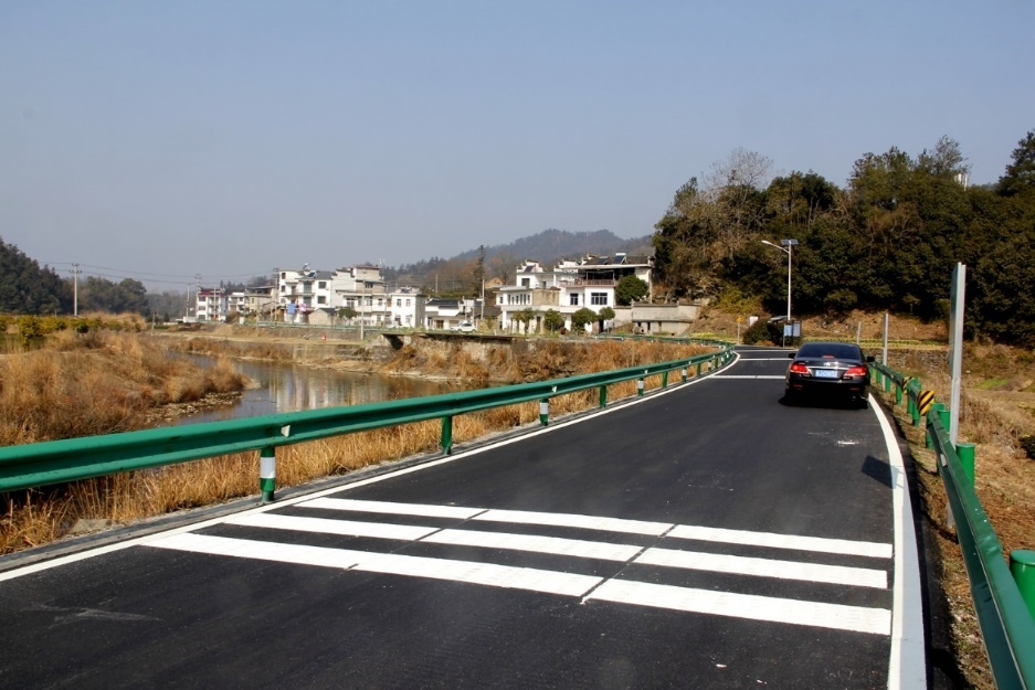 安徽省休寧縣農(nóng)村公路。受訪方供圖