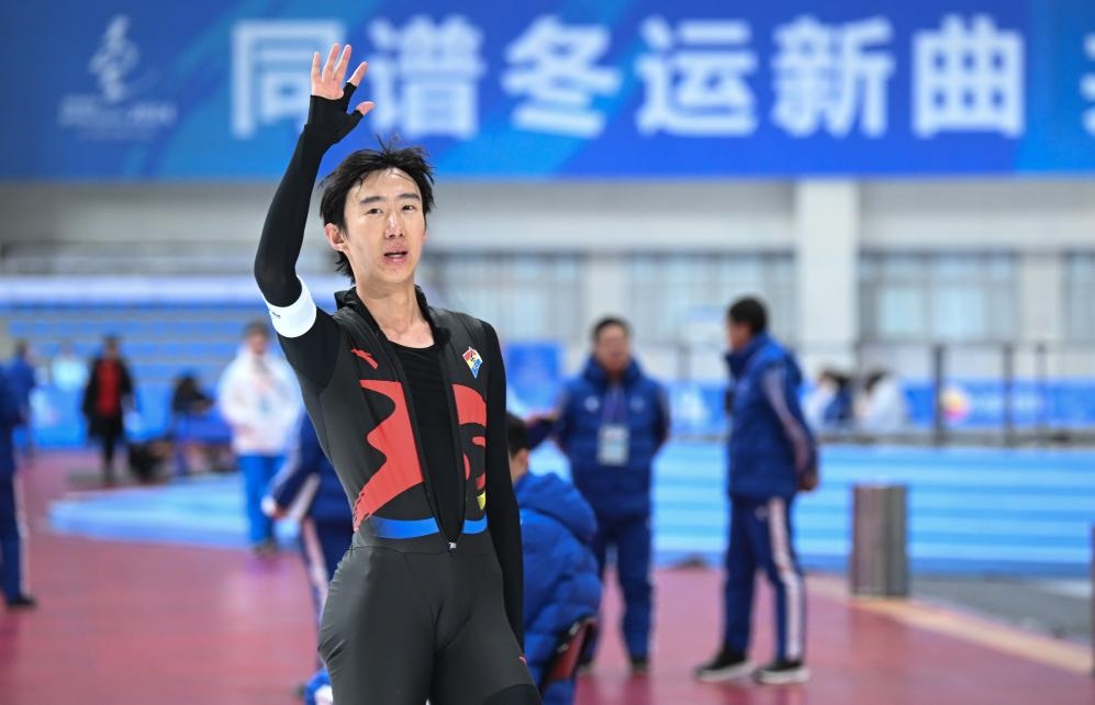 遼寧隊(duì)選手吳宇在第十四屆全國(guó)冬季運(yùn)動(dòng)會(huì)速度滑冰男子10000米A組決賽中奪冠，并打破由他本人保持的全國(guó)紀(jì)錄（2024年1月14日攝）。新華社記者 連振 攝