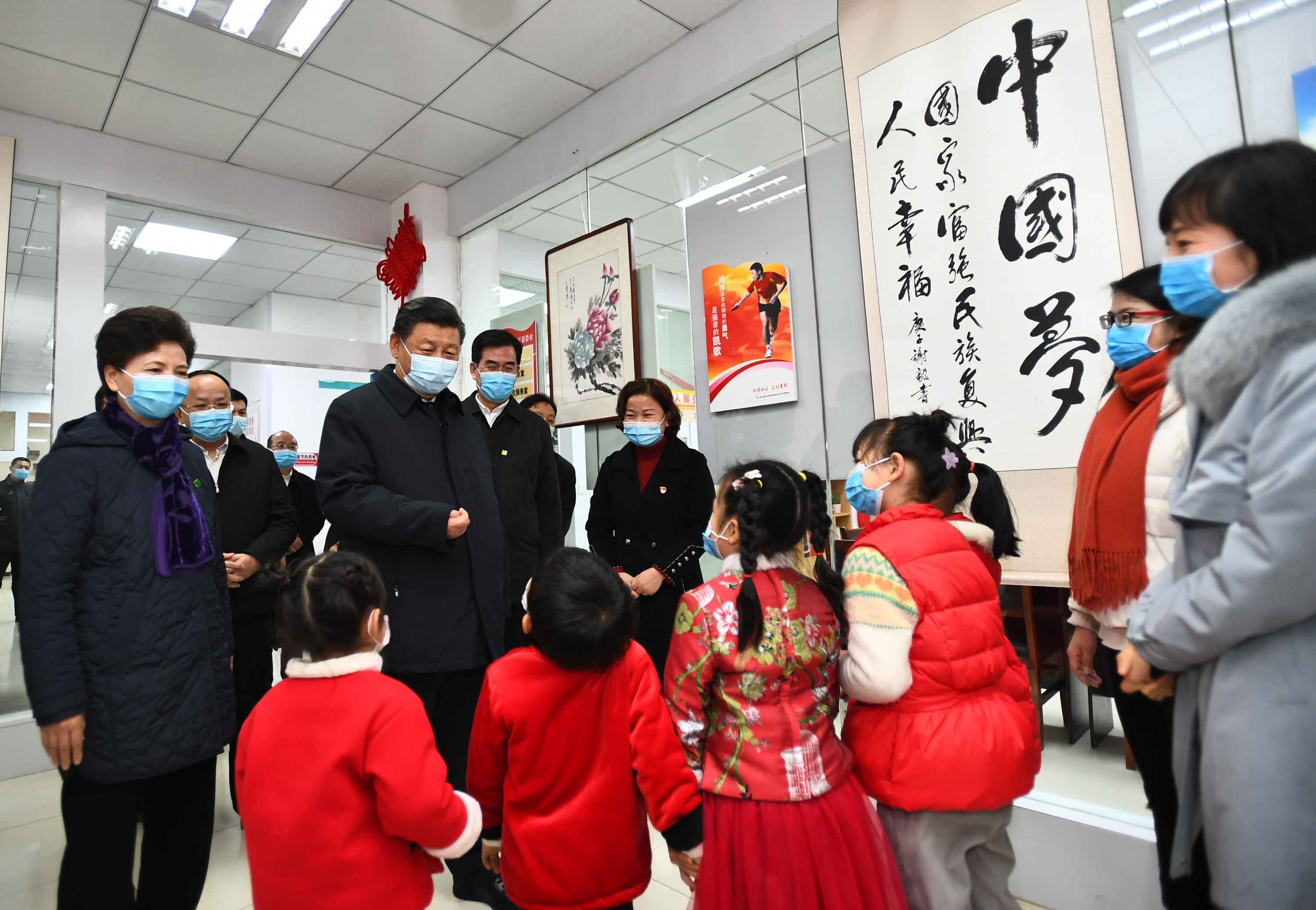 △ 2021年2月4日下午，習近平在貴陽市觀山湖區(qū)金陽街道金元社區(qū)，看望慰問社區(qū)居民。