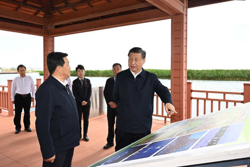 2023年6月5日，習(xí)近平總書記在內(nèi)蒙古自治區(qū)巴彥淖爾市烏梁素?？疾?。