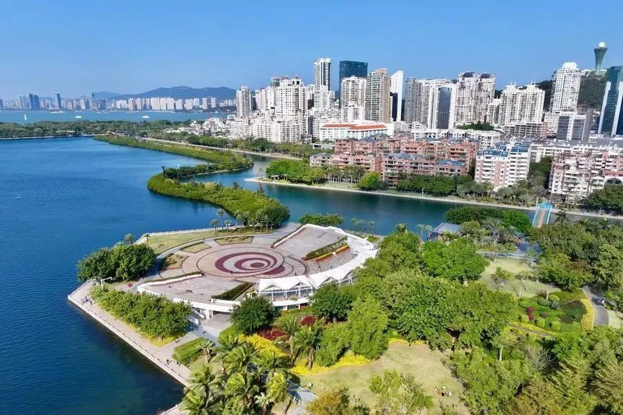 △1月24日，廈門筼筜湖白鷺洲公園及周邊城市景觀。