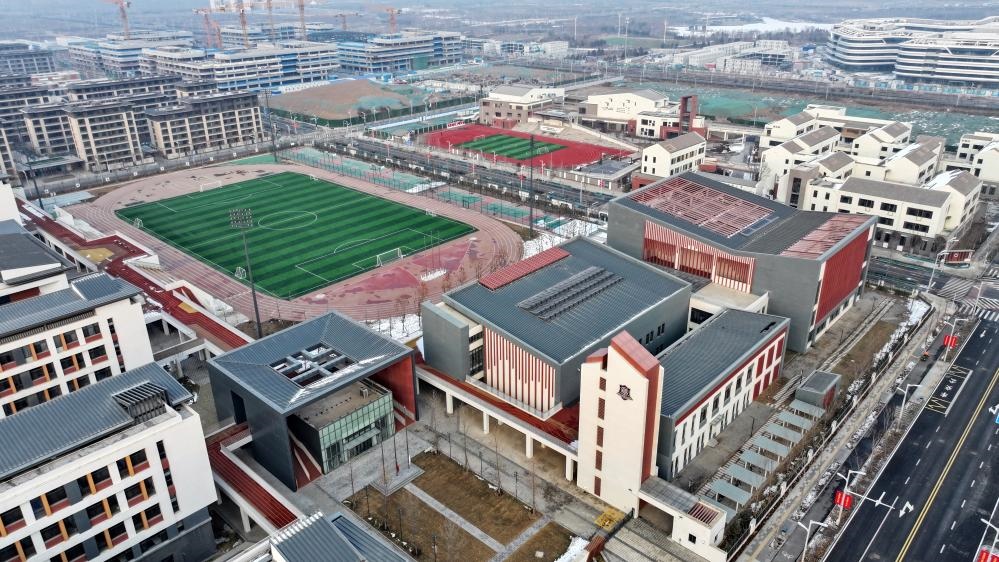北京四中雄安校區(qū)和雄安史家胡同小學(xué)（2月6日攝，無人機(jī)照片）。新華社記者 牟宇 攝