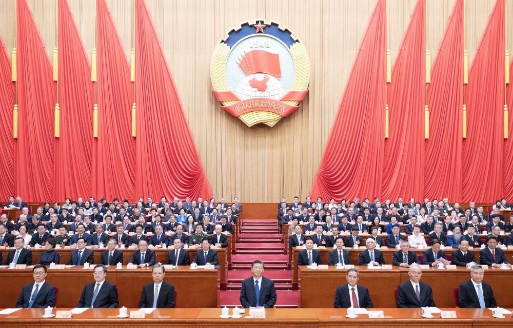 3月10日上午，中國人民政治協(xié)商會(huì)議第十四屆全國委員會(huì)第二次會(huì)議在北京人民大會(huì)堂閉幕。這是習(xí)近平、李強(qiáng)、趙樂際、蔡奇、丁薛祥、李希、韓正在主席臺(tái)就座。王滬寧主持閉幕會(huì)。