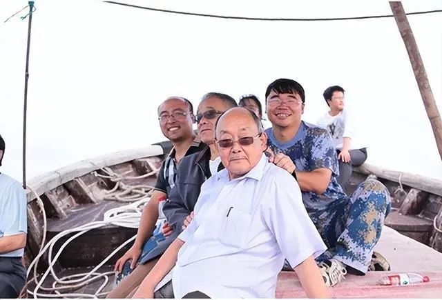 楊士莪院士參加海試。哈爾濱工程大學(xué)供圖