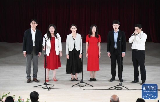 3月21日，國家開發(fā)銀行阿卡貝拉合唱團(tuán)在音樂會上演出。新華社記者 任超 攝