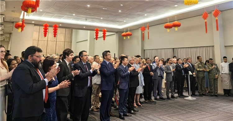 當(dāng)?shù)貢r(shí)間3月27日，中國駐累西腓新任總領(lǐng)事蘭和平舉行到任招待會(huì)。圖為招待會(huì)現(xiàn)場(chǎng)。中國駐累西腓總領(lǐng)事館供圖