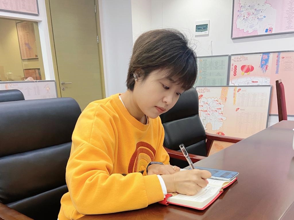 武麗潔在工作中。新華社發(fā)
