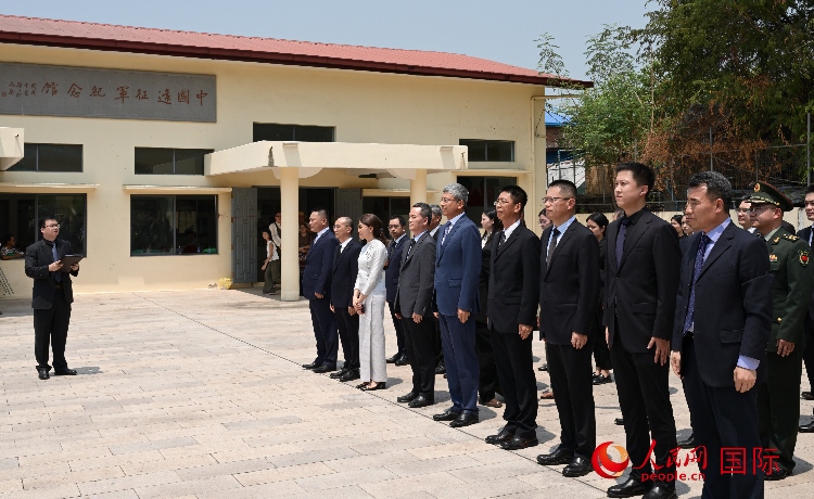 全體人員默哀追思。人民網(wǎng)記者 謝佳君攝