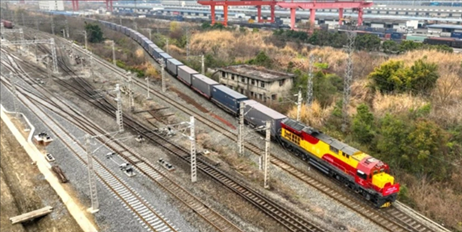 全國鐵路實行新的貨物列車運行圖。國鐵集團供圖