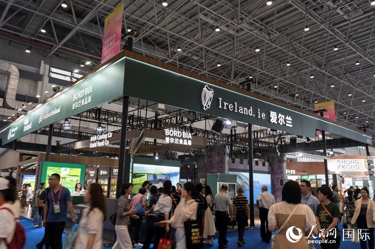 第四屆中國國際消費品博覽會愛爾蘭國家館。人民網(wǎng) 常沙攝