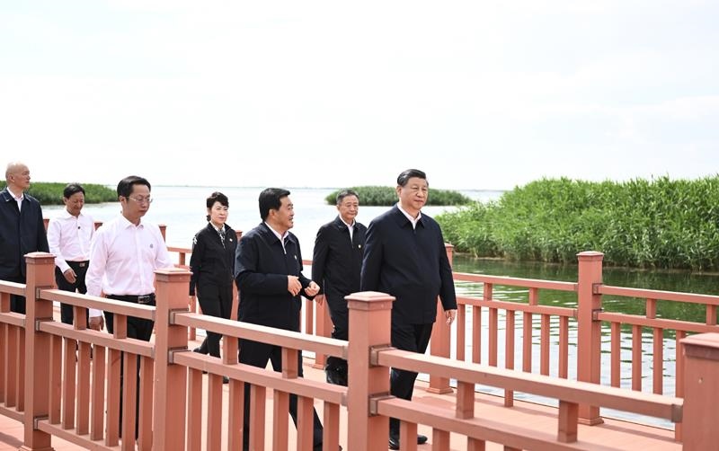 △2023年6月5日，習(xí)近平總書記在烏梁素?？疾臁? width=