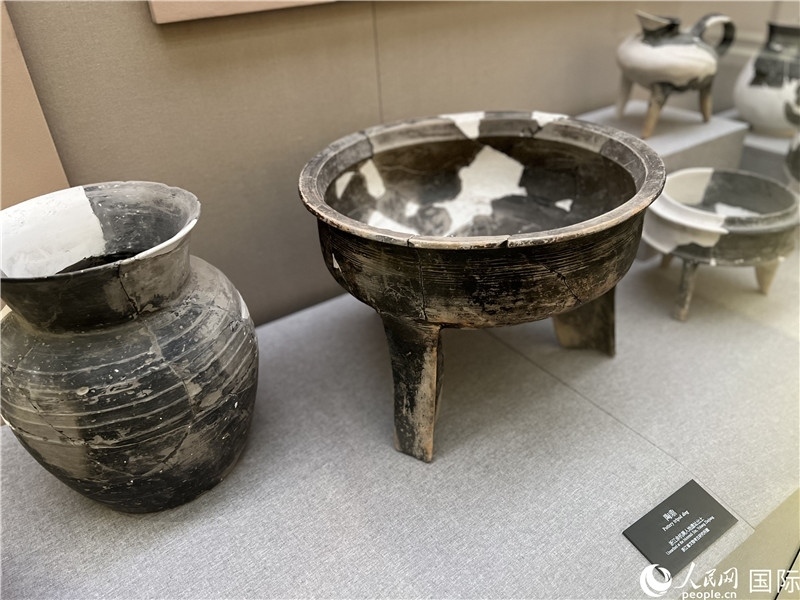 良渚博物院展出的陶器。人民網(wǎng)記者 崔越攝