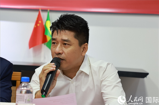巴西中國浙江商會(huì)會(huì)長鄭俠茂在座談會(huì)上致辭。人民網(wǎng)記者 陳海琪攝