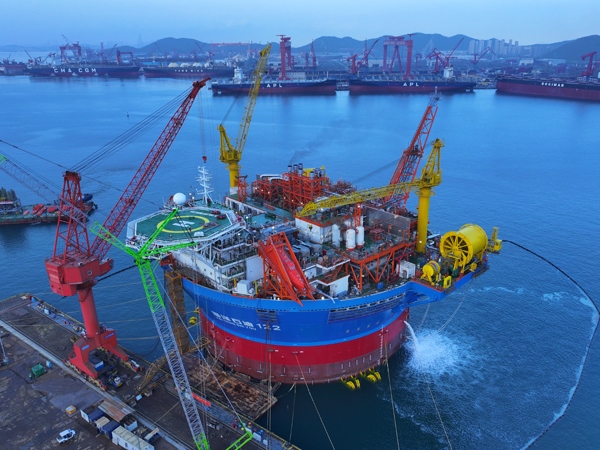 亞洲首艘圓筒型FPSO“?？惶枴苯ㄔ焱旯ぁｍn慶攝