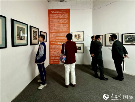“與中國結(jié)緣：智利畫家何塞·萬徒勒里誕辰100周年”展覽在京舉行。人民網(wǎng)記者 周雨攝