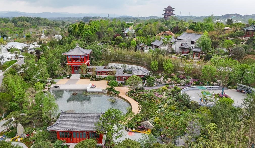 這是2024年4月22日拍攝的成都世園會(huì)主會(huì)場北京園（無人機(jī)照片）。新華社記者 王曦 攝