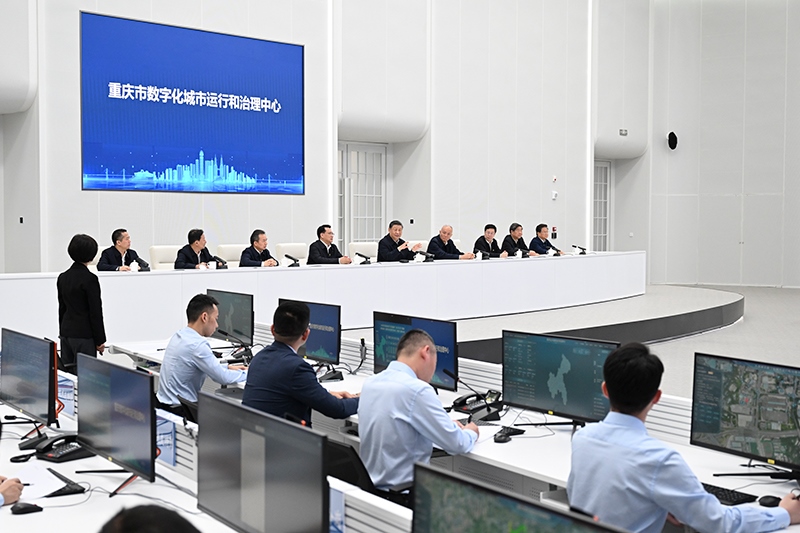 4月23日，習(xí)近平總書記在重慶市數(shù)字化城市運(yùn)行和治理中心考察。