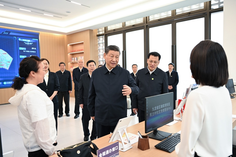 2024年4月22日下午，習(xí)近平總書(shū)記在重慶市九龍坡區(qū)謝家灣街道民主村社區(qū)考察。