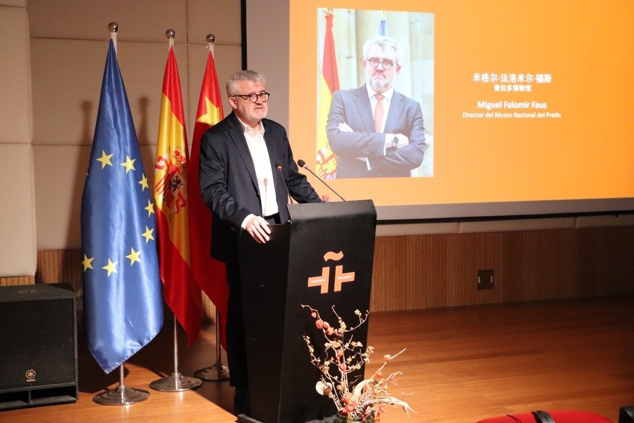 西班牙普拉多博物館館長(zhǎng)米格爾·法洛米爾·福斯在北京塞萬(wàn)提斯學(xué)院參加活動(dòng)。北京塞萬(wàn)提斯學(xué)院供圖