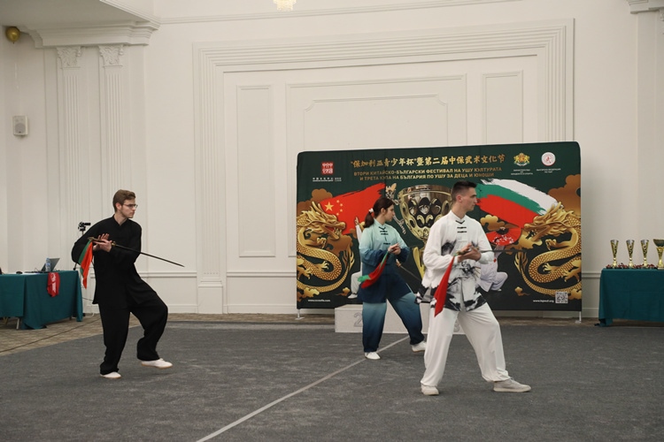 武術(shù)愛好者現(xiàn)場表演。索非亞中國文化中心供圖