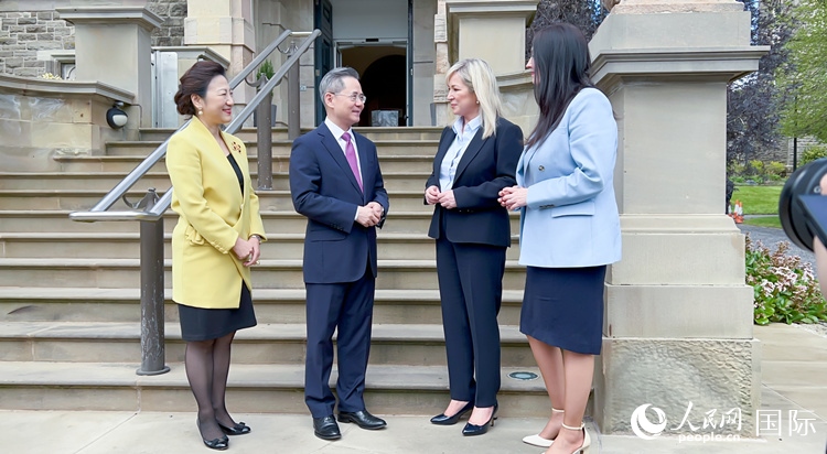 中國駐英國大使鄭澤光會見北愛爾蘭首席部長米歇爾·奧尼爾和副首席部長愛瑪·利特爾—彭杰利。人民網(wǎng) 郭錦標攝