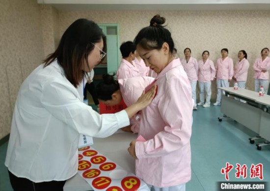 寧夏開展全國孤殘兒童護(hù)理員高級技師、技師職業(yè)技能等級認(rèn)定工作。寧夏民政廳 供圖