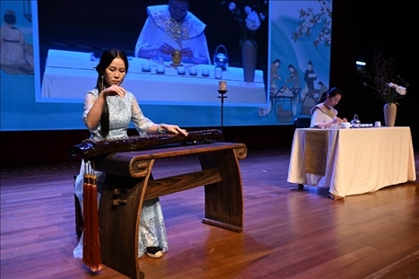 活動(dòng)現(xiàn)場(chǎng)茶藝古琴表演。新加坡中國(guó)文化中心供圖