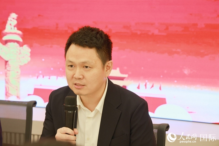 中國駐里約熱內(nèi)盧總領(lǐng)館副總領(lǐng)事王尉育在座談會(huì)上致辭。人民網(wǎng)記者 陳海琪攝