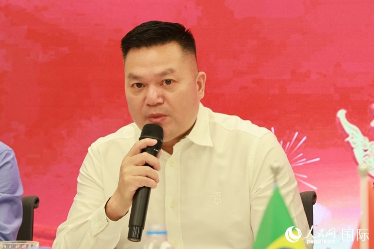 巴西和統(tǒng)會(huì)會(huì)長(zhǎng)張小春在座談會(huì)上致辭。人民網(wǎng)記者 陳海琪攝
