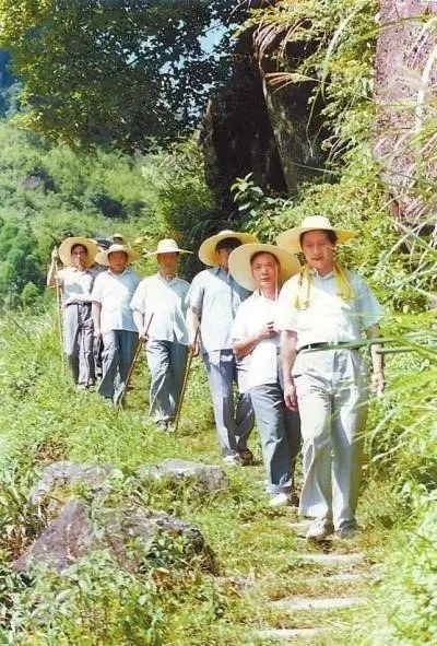 1989年7月，習近平在壽寧縣山村。
