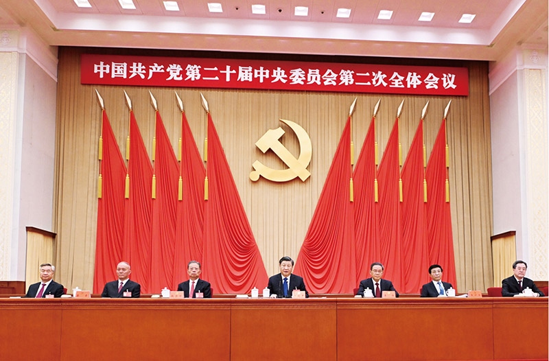 中國共產(chǎn)黨第二十屆中央委員會(huì)第二次全體會(huì)議，于2023年2月26日至28日在北京舉行。這是習(xí)近平、李強(qiáng)、趙樂際、王滬寧、蔡奇、丁薛祥、李希等在主席臺上。 新華社記者 謝環(huán)馳/攝