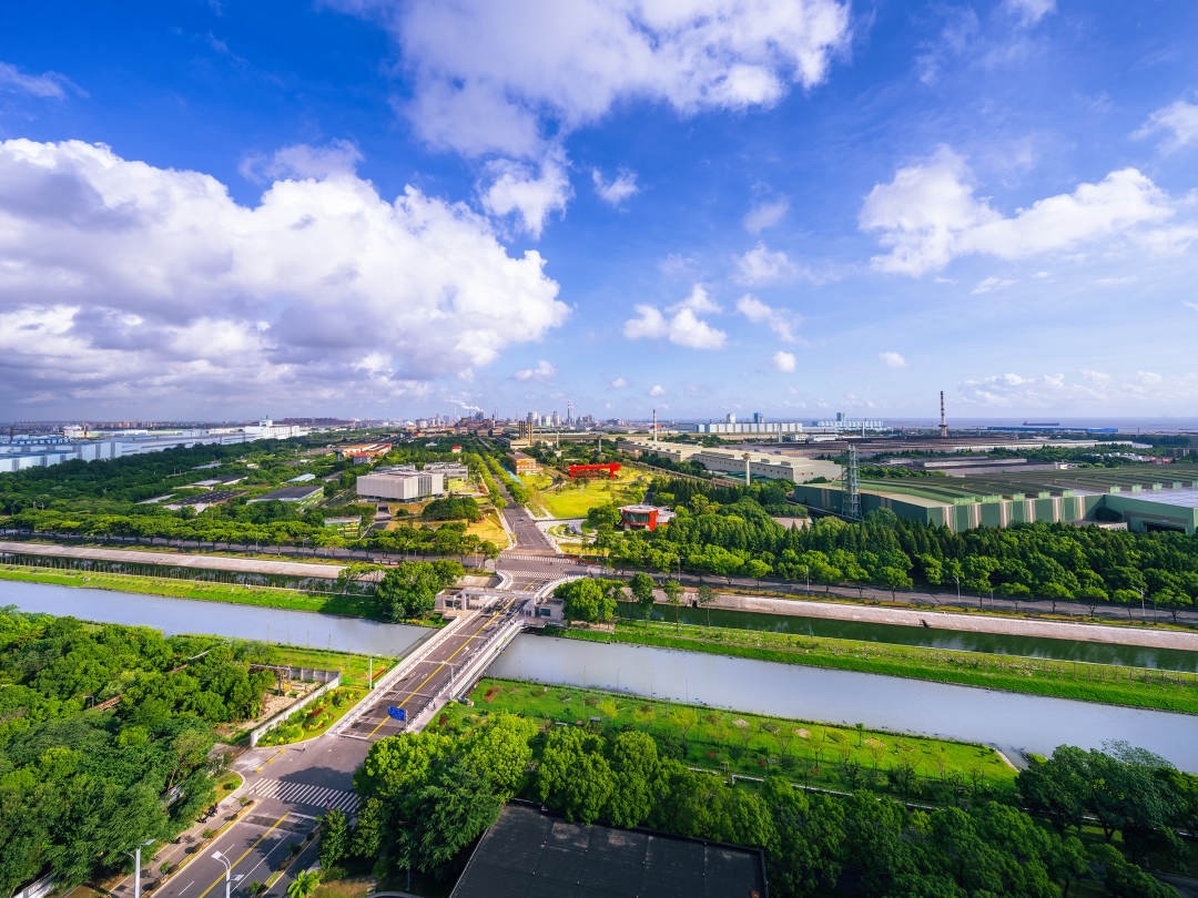 位于長(zhǎng)江口的上海寶鋼廠區(qū)，有生態(tài)花園工廠的美譽(yù)。劉繼鳴攝