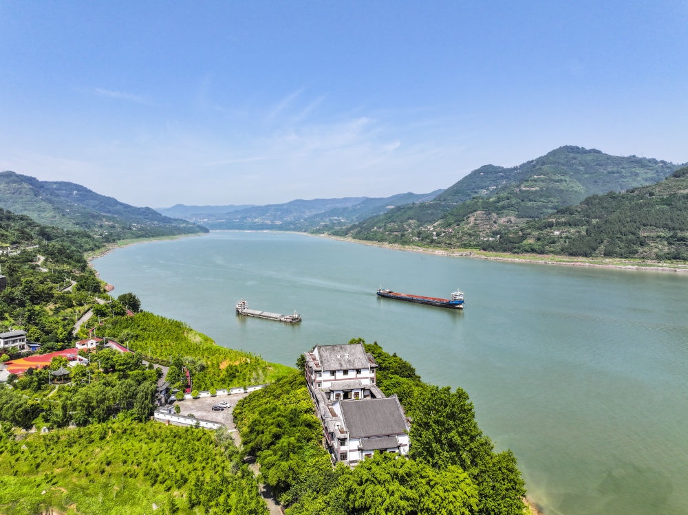 長江重慶萬州段景象（2024年5月15日攝，無人機(jī)照片）。新華社記者 王全超 攝