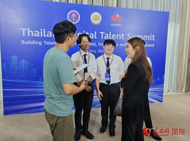 泰國國立法政大學(xué)學(xué)生接受本網(wǎng)采訪。李映民攝