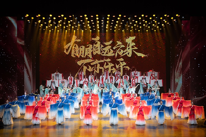 △2024年5月17日，演職人員在第八屆中俄博覽會(huì)文藝演出現(xiàn)場(chǎng)進(jìn)行表演。