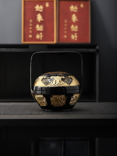 永春漆籃作品《籃犀》。中國(guó)美術(shù)館供圖