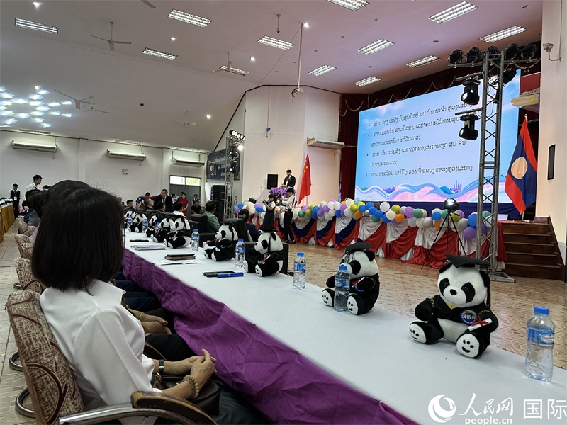 圖片：中老嘉賓在第二十三屆漢語橋世界大學(xué)生中文比賽老撾賽區(qū)決賽上致辭。孫廣勇攝