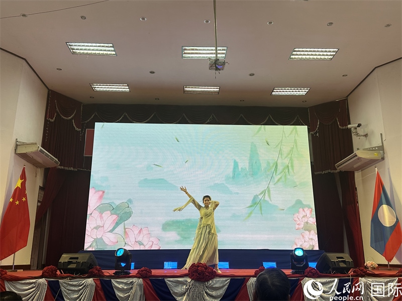 圖片：老撾選手參加第二十三屆漢語橋世界大學(xué)生中文比賽老撾賽區(qū)決賽。孫廣勇攝
