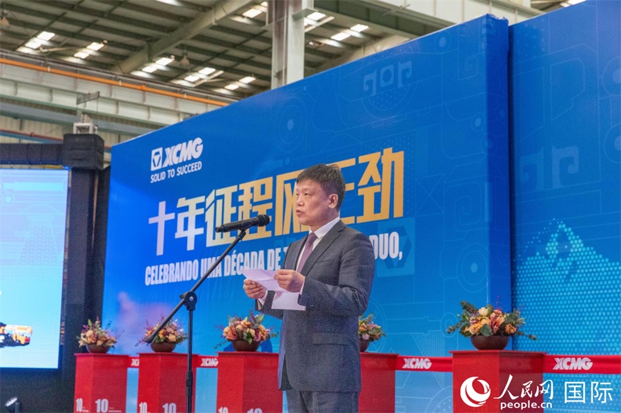 中國貿(mào)促會駐巴西代表處總代表郭英會在致辭中表示，過去十年，中巴經(jīng)貿(mào)關(guān)系迅猛發(fā)展，數(shù)百家中國企業(yè)進(jìn)入巴西，投資巴西，為巴西的經(jīng)濟(jì)建設(shè)貢獻(xiàn)中國企業(yè)的力量。 人民日報社拉美中心分社 威廉·科埃略·維亞納攝