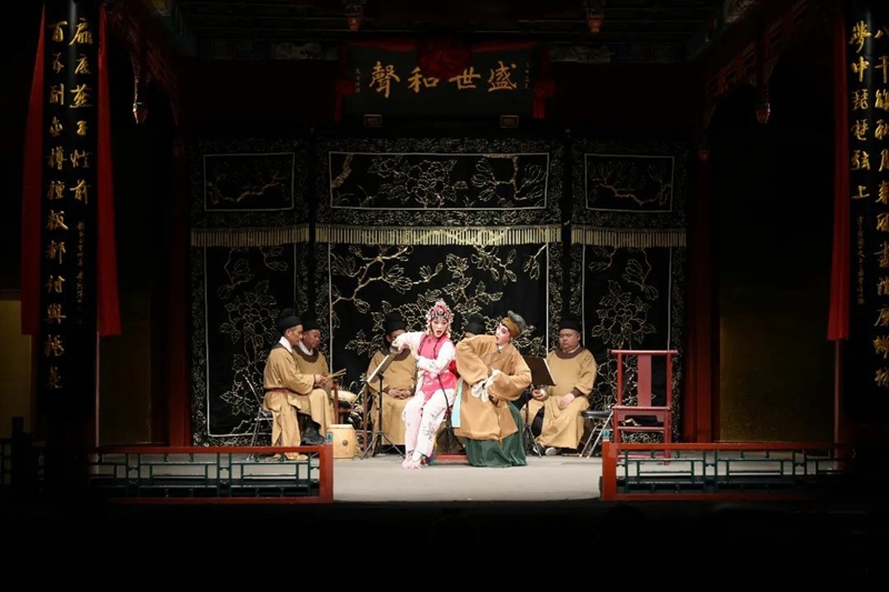 永嘉昆曲表演及音樂(lè)特點(diǎn)分享會(huì)在北京正乙祠戲樓舉行。