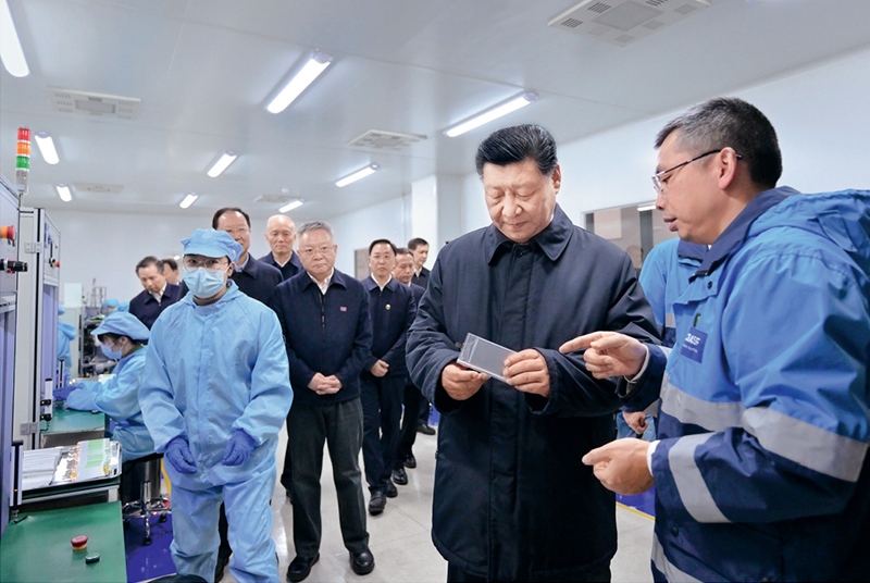 2024年3月18日至21日，中共中央總書記、國家主席、中央軍委主席習近平在湖南考察。這是18日下午，習近平在中德合資企業(yè)巴斯夫杉杉電池材料有限公司考察。 新華社記者 謝環(huán)馳/攝