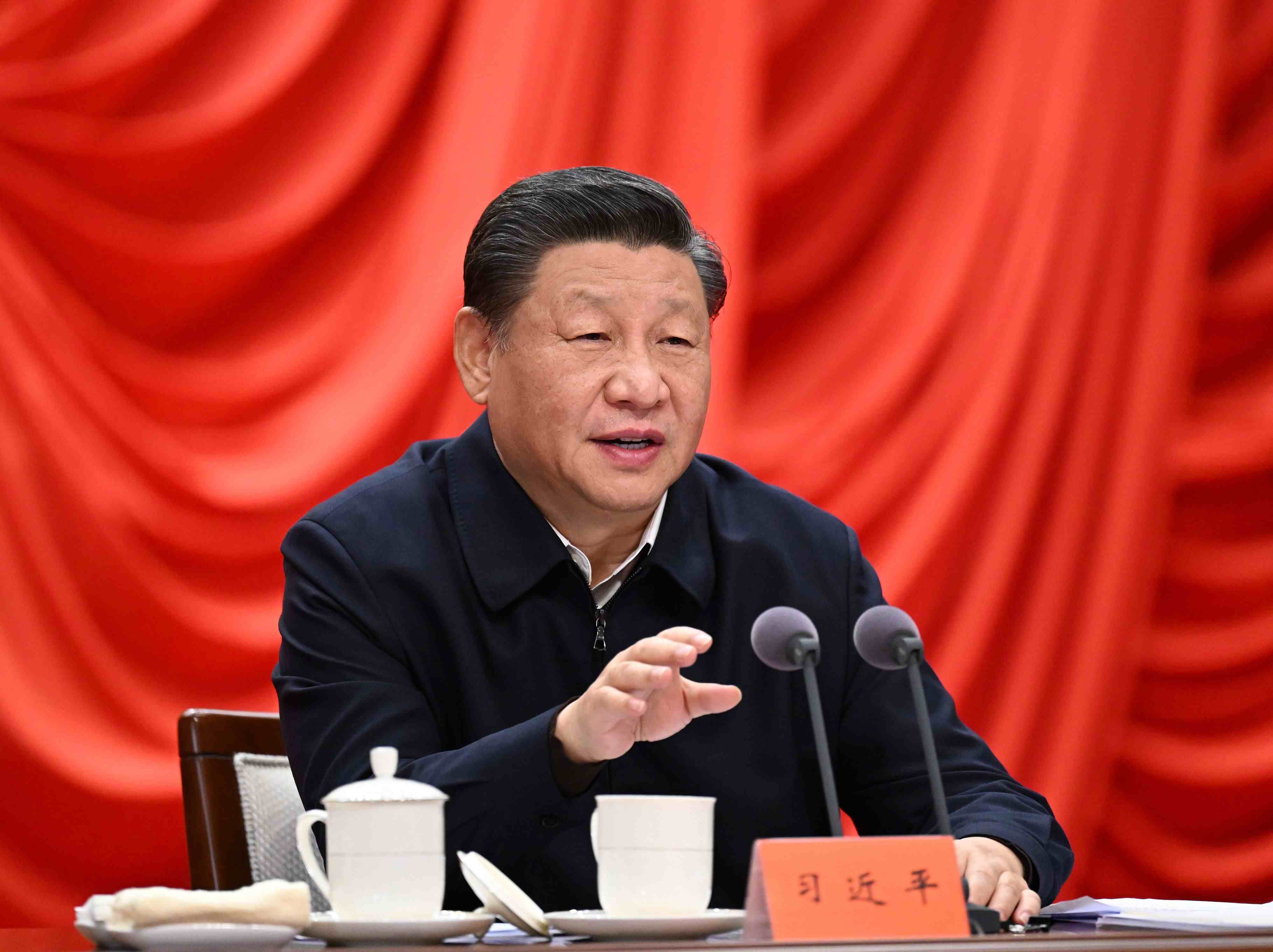 △ 2022年1月11日，習(xí)近平總書記在省部級主要領(lǐng)導(dǎo)干部學(xué)習(xí)貫徹黨的十九屆六中全會精神專題研討班開班式上發(fā)表重要講話，強調(diào)全黨同志都要明大德、守公德、嚴(yán)私德。